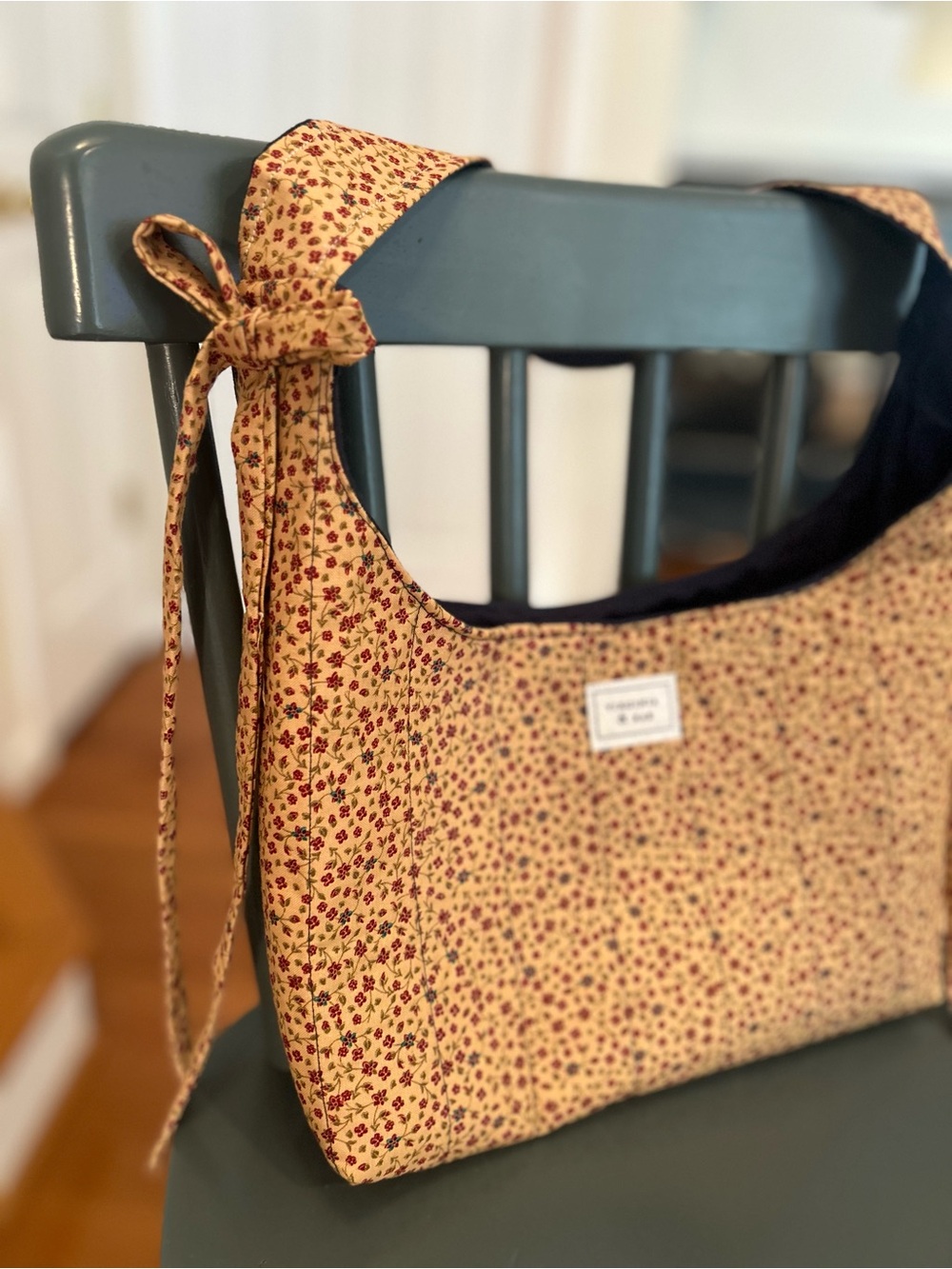 Quilted Floral Bow Shoulder Bag 🤎